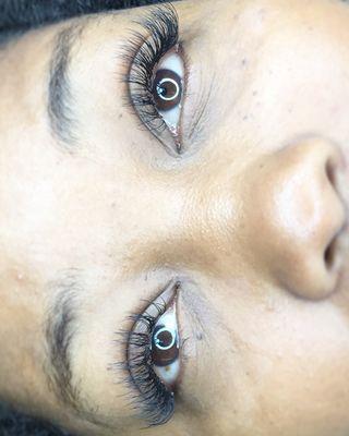 Glam full set of eyelash extensions