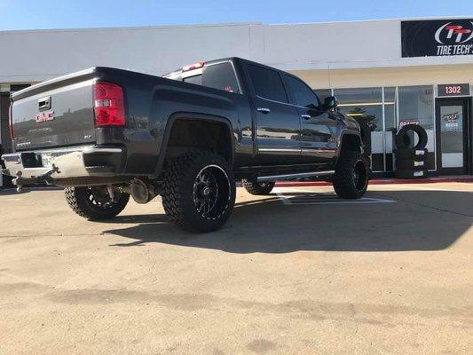 6" Rough Country / Lift Kit / 20 x 12 TIS Wheels/ 33" MT Tires