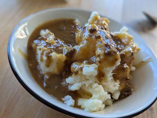 Mashed potatoes with chicken heart gravy