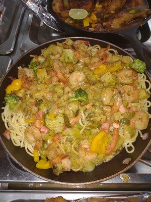 Cajun Garlic Shrimp Scampi and Pasta Primavera, served with our signature Soooooul Salad and a oven Baked Garlic Roll. Soooooul Tasty.