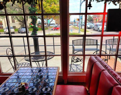 3 front window booths look out at downtown Rockwall, TX where several good restaurants compete for diners.