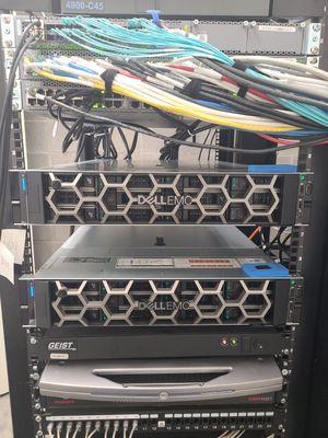 Server installs rack and stack.