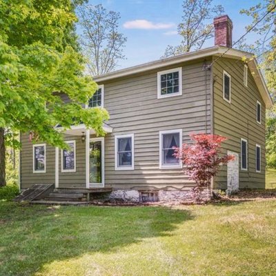 Country living in Wappingers, the location is ideal in every direction.