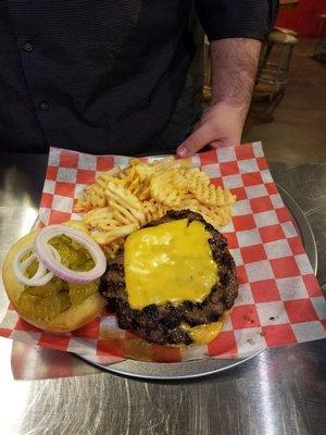 Here is how one of our many customers building  his hand made,  flame grilled burger just  the way he likes it.