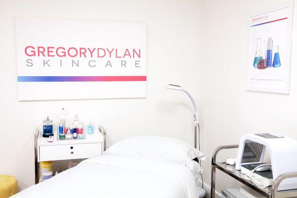 Gregory brings his iconic facial treatments to Palm Springs with his new studio in the iconic downtown area.