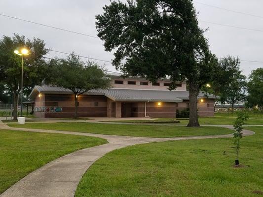 Front of the Carvedale Community Center entering the park