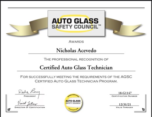 Certified Auto Glass Technician !