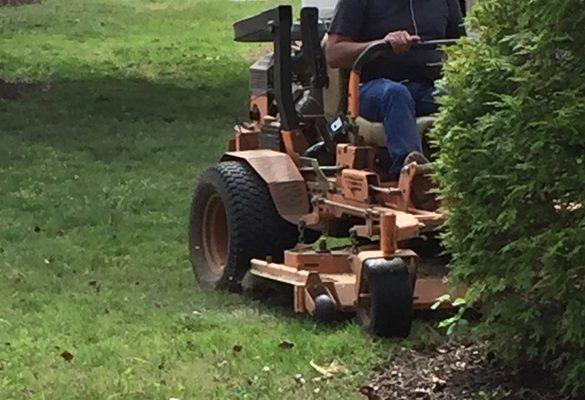 Mower operated with deflector