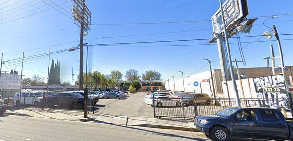 This is what the front/entry to Green Auto Dealership looks like. There is no sign in front that specifically states the name of the biz.