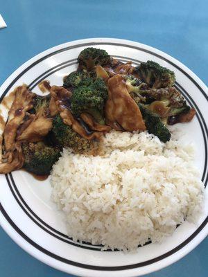 Small order of chicken with broccoli. Was pretty good.