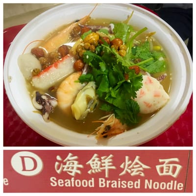 Seafood braised noodle