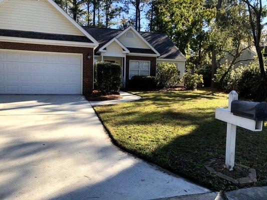 Edge up and Lawn Maintenance, In Wilmington, North Carolina, Best Quality work, Residential.