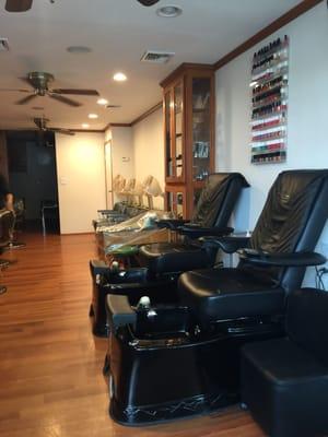 2 pedicure chairs, beautiful wood floors. Totally chill vibe.