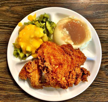 Lunch Special. Fried Chicken, Broccoli & Cheese and Potatoes & Gravy. Chicken good, gravy questionable, potatoes~instant, broccoli~watery.