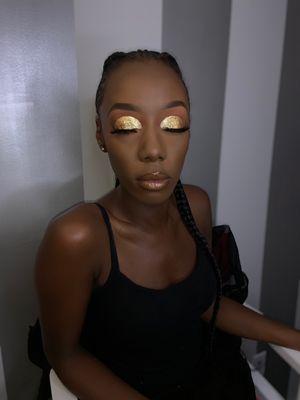 Full Extravagant Glam with Cut Crease & Glitter