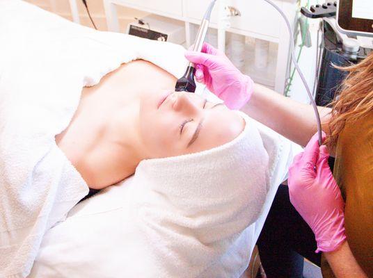 RF skin tighenting treatments with FORMA by Inmode or Venus Viva