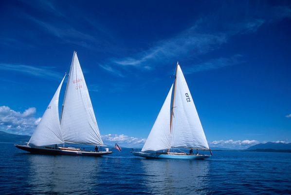 The Questa & the Nor' Easter V racing on Flathead Lake.