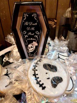 Nightmare Before Christmas themed cookie favors... adorable and delicious!