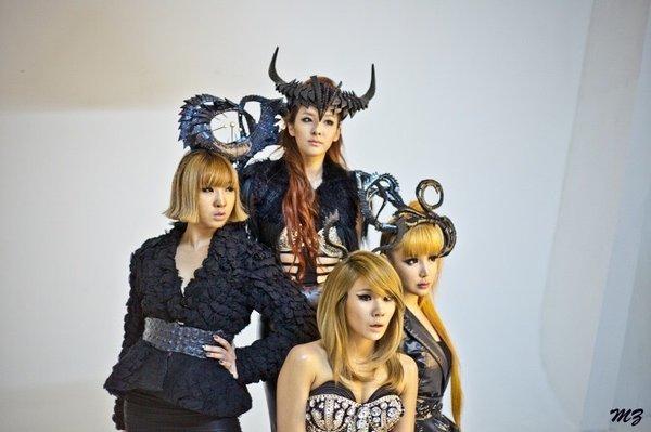 2NE1