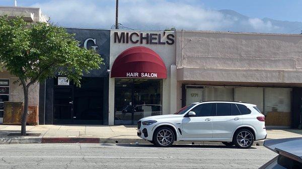 Michel's Salon De Coiffure