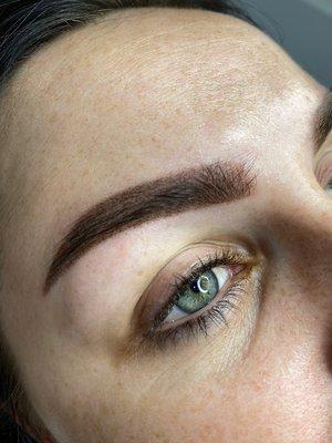 Brows microblading