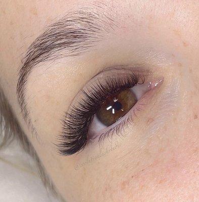 Volume lashes by Evelyn