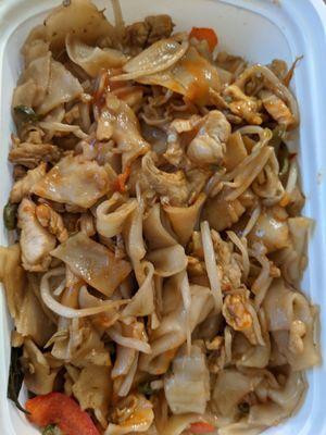 Drunken noodles - good portion, but bland