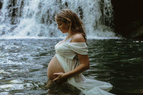 MATERNITY PHOTOSHOOT! $145 for one location/1-2 outfits. 35-40 edited completed photos. 30mins-an hr.