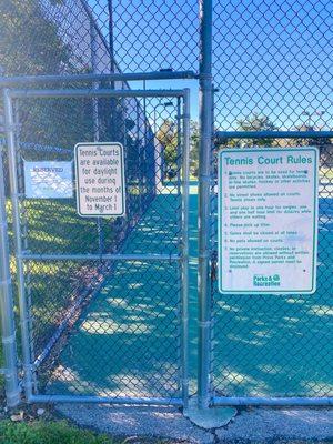 Tennis courts nearby