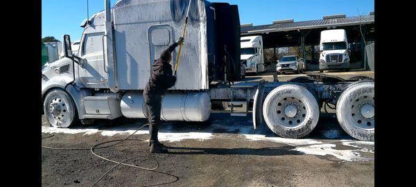 A H Truck Washing Mobile