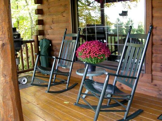 front porch of Apple Blossom Cabin