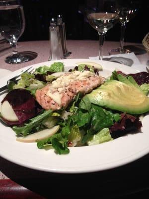 Yummy!! Grilled chicken apple salad with blue cheese and avocado