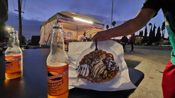 Kolashampagnen goes with the Funnel cake !