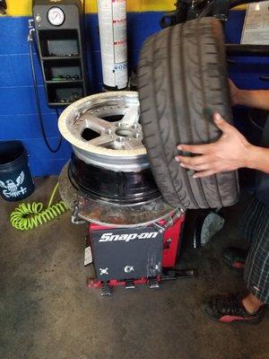 Safe tire mounting and balancing