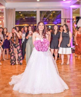 Bouquet Toss, Supernova Wedding Photography