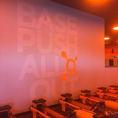 Orange Theory Fitness LoLa is amazing! Rockstar coaches, kind and helpful staff and a killer workout!  Get in here!