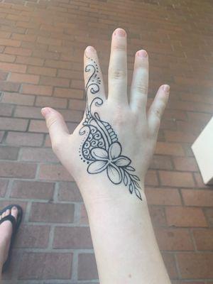 Hand henna