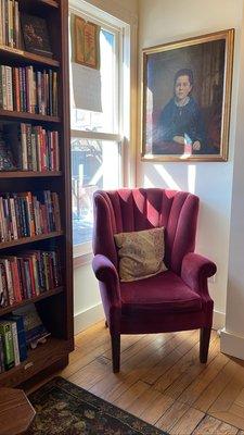 Little relaxing nook to explore some books!