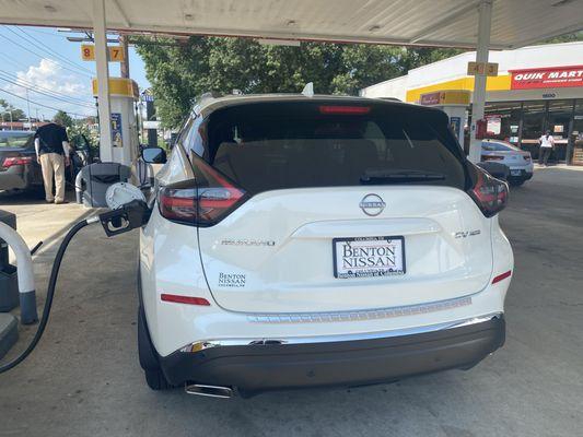 Filling-up my SOLD customer's CPO 2023 Nissan Murano SV AWD w/ only 11K miles for their convenience.