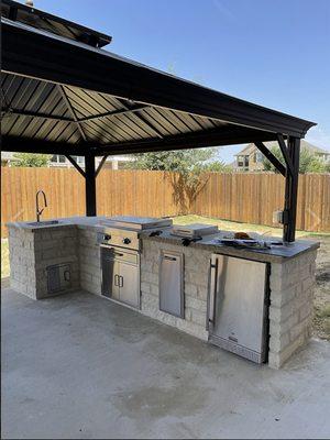 Brick outdoor kitchen installation in Dallas, TX