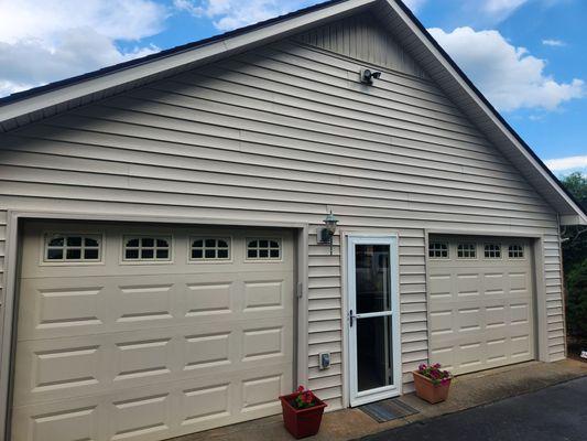 Garages/siding/roofing