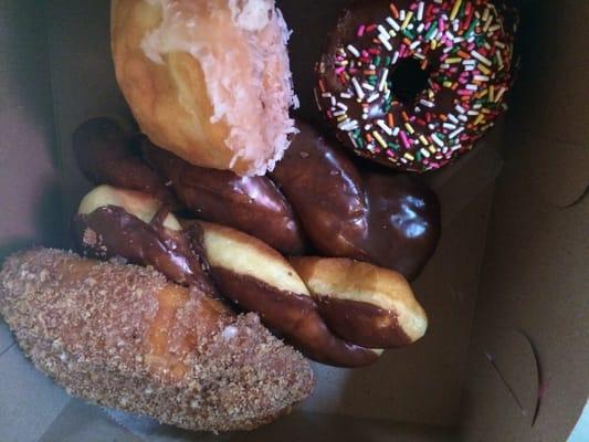 Standard donuts but fresh my fav chocolate and always chocolate with sprinkles :-)