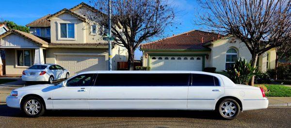 Black & White Limousine Service