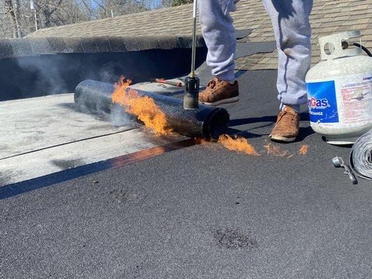 Flat roof installation