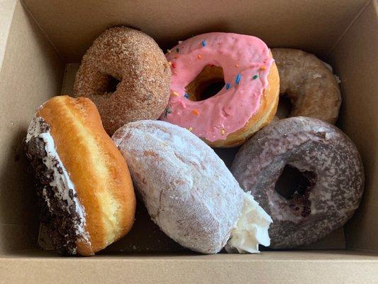 Apple cider cinnamon, Strawberry Frosted, Blueberry Glazed, Chocolate Glazed, Vanilla Creme, Oreo donuts