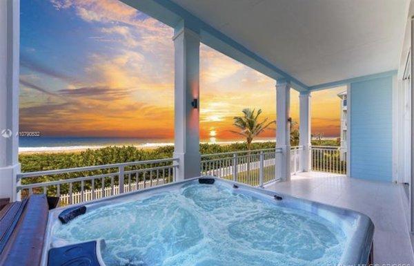 Enjoy the sunrise at the jacuzzi