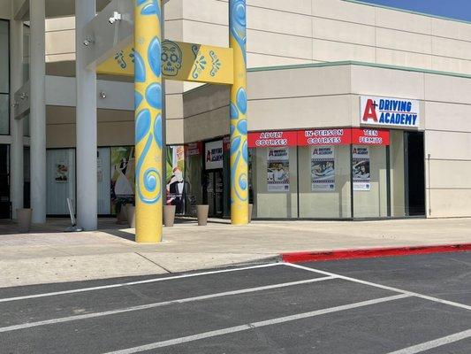 Main entrance Rolling Oaks mall.