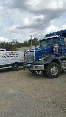 Weekend service for Semi trucks and tractor trailers from our rapid response mobile unit.