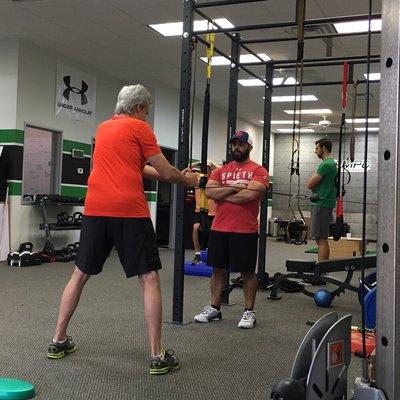 Sean Carey is coaching his Avid Golfer as they work through core progressions.