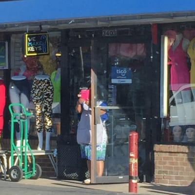 Store owner following me outside to take pictures of me and my vehicle after I took photos of the front of her store.